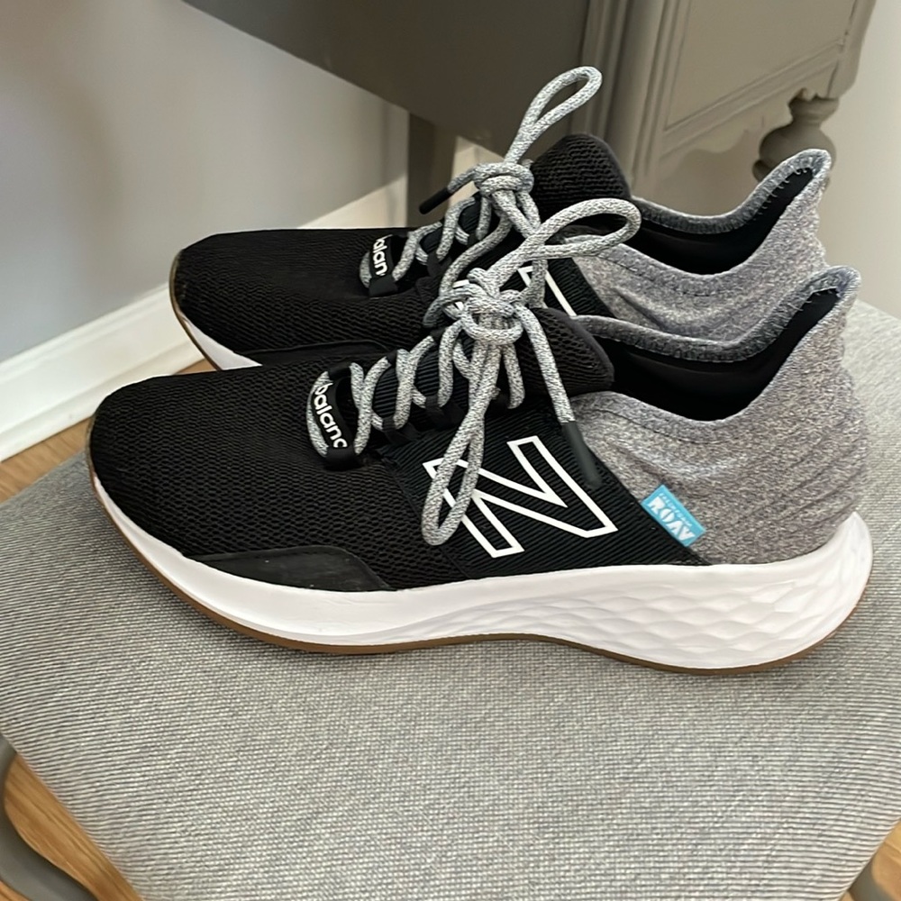 Women’s Nike Roav Sneakers Size 7
